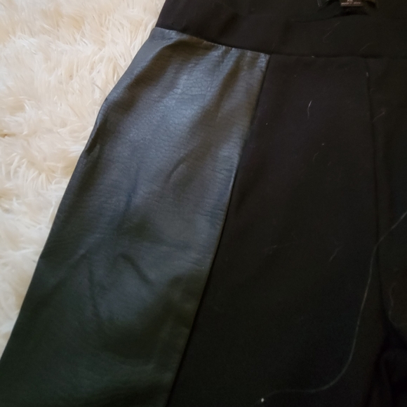 Ladies extra small black leggings with leather look n side panels - Picture 4 of 4